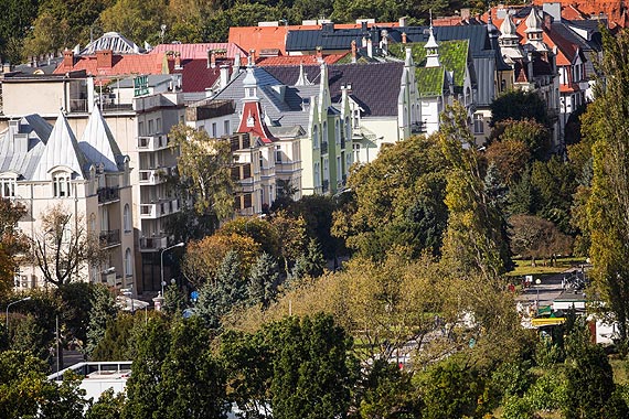 Gdy wiatr poruszy morze, a nad dachami przebiegaj oboki...Miasto w obiektywie