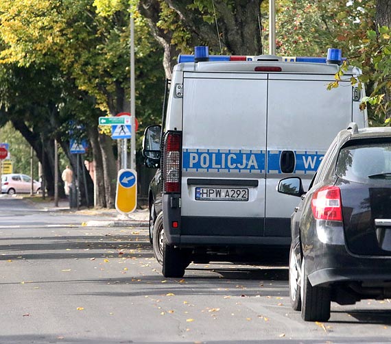 Spad z barierki i dozna urazu poladka