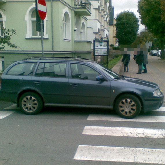 Ale e jakie pasy?...Przecie ja tu parkuj! Krl szos w akcji!