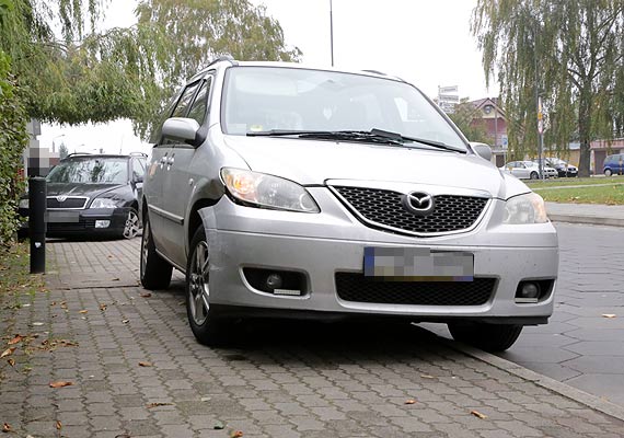 Kolizja na skrzyowaniu Wielkopolskiej z Markiewicza. W skod wjechaa mazda 