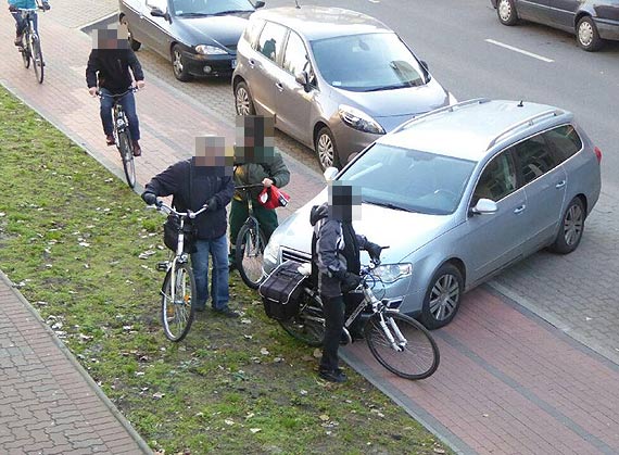 Mam Passeratti w TDI-ku, ja parkuje na chodniku!