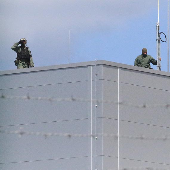 Terroryci wdarli si na teren gazoportu. Jak udao nam si nieoficjalnie dowiedzie, scenariusz zakada porwanie pracownikw i statku!