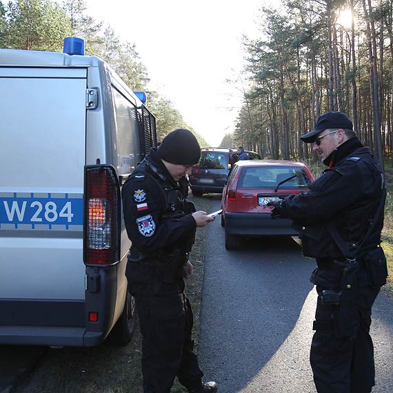 Nadmierna prdko i brawura kontra synny zakrt przy oczyszczalni. Sprawcy kolizji zbiegli