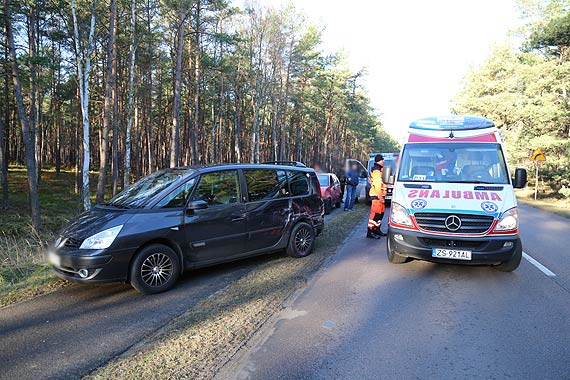 Nadmierna prdko i brawura kontra synny zakrt przy oczyszczalni. Sprawcy kolizji zbiegli