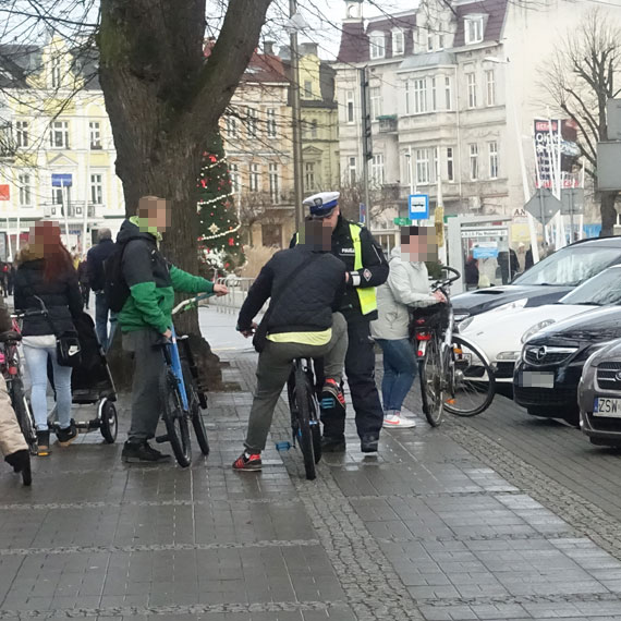 Koniec bezkarnego jedenia rowerzystw po chodnikach! Do akcji wkroczya policja!