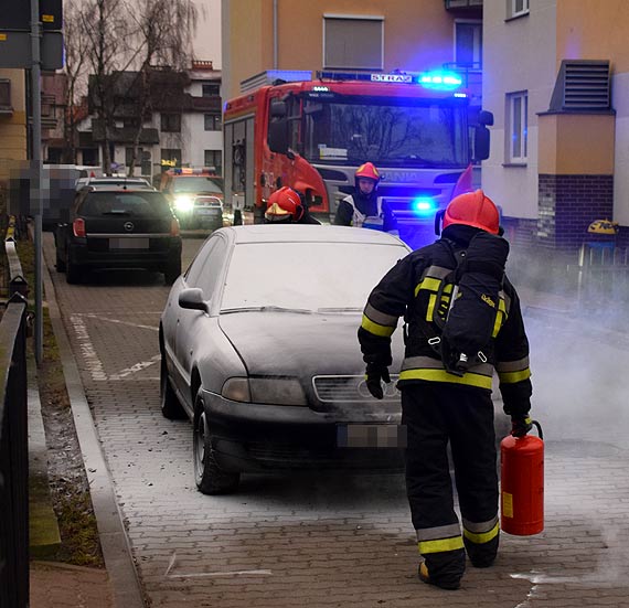 Przy Gdyskiej zapali si samochd. Na miejsce skierowano dwa zastpy straakw