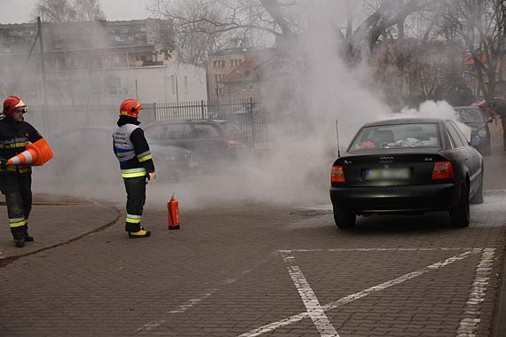 Przy Gdyskiej zapali si samochd. Na miejsce skierowano dwa zastpy straakw