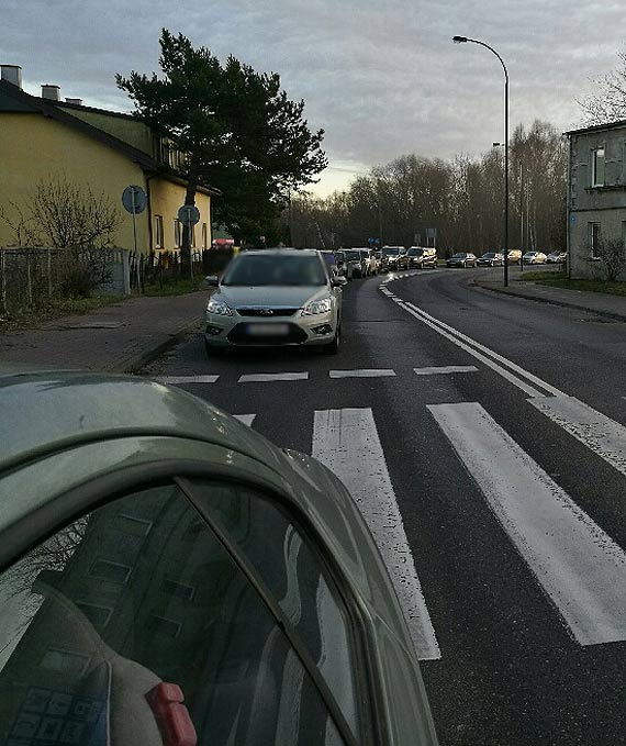 Bielik uleg awarii. Kolejki poirytowanych kierowcw oczekujcych na przepraw, rosn w oczach!