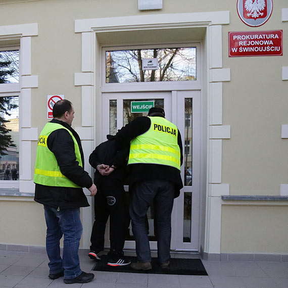 Oprawcy Piotra usyszeli dzisiaj zarzuty. Jeden z nich odpowie za zabjstwo, drugi natomiast za udzia w pobiciu