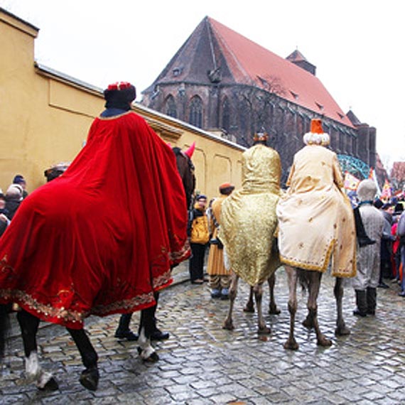 Trzej krlowie z orszakiem po raz pierwszy przejd ulicami winoujcia