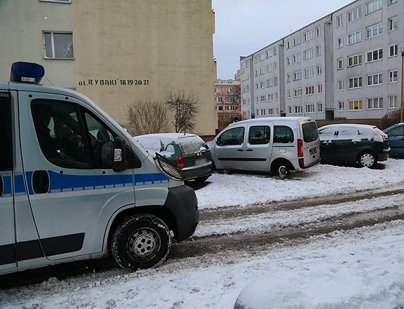 Okradli i uszkodzili Mercedesa. Kradzie„na chama”