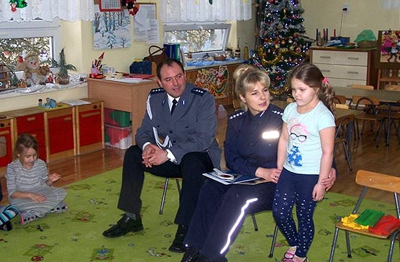 Policjanci odpowiedzieli na zaproszenie przedszkolaków