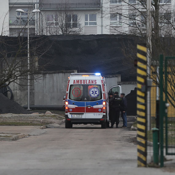 Wypadek na terenie PEC. Pracownik z powanymi obraeniami odwieziony do szpitala. Zobacz film!