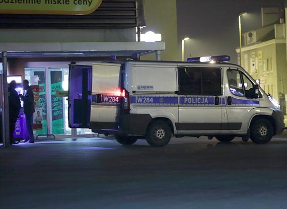 Przyjecha do Polski, aby si rozerwa. Swoj przygod zakoczy bez butw i na izbie przyj... 