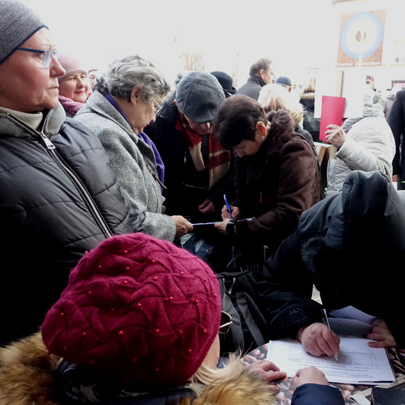 Oglnopolski protest kobiet dotar do winoujcia: Grupa podstarzaych oszoomw nie moe decydowa za nas! Zobacz Film!