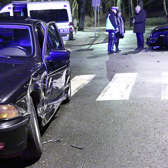 Mczyzna kierujcy skod uderzy w nadjedajce BMW