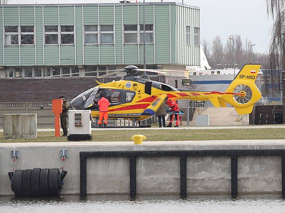 10-miesiczny chopczyk spad z przewijaka. Zosta przetransportowany helikopterem do Szczecina. Zobacz film!