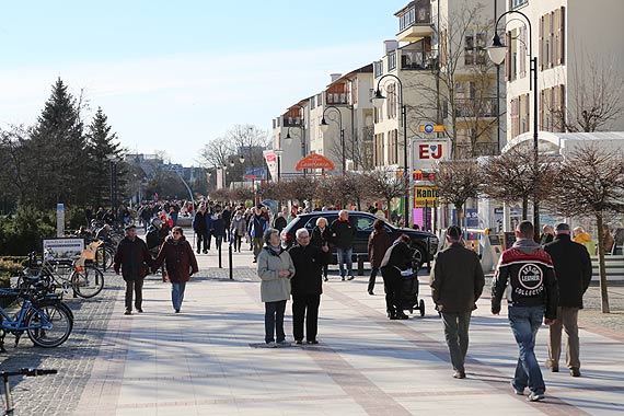 Po promenadzie w zimowej kurtce! Kurort zaczyna odywa!