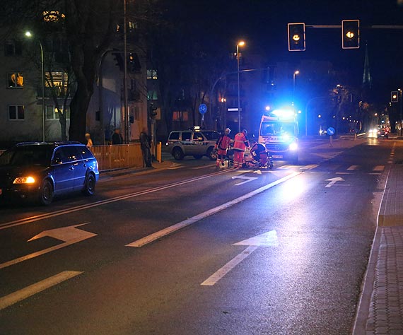 Potrcenie pieszego na przejciu. Poszkodowany mczyzna w szpitalu