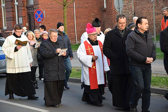 Niezwyke rozwaania ulicznej drogi krzyowej