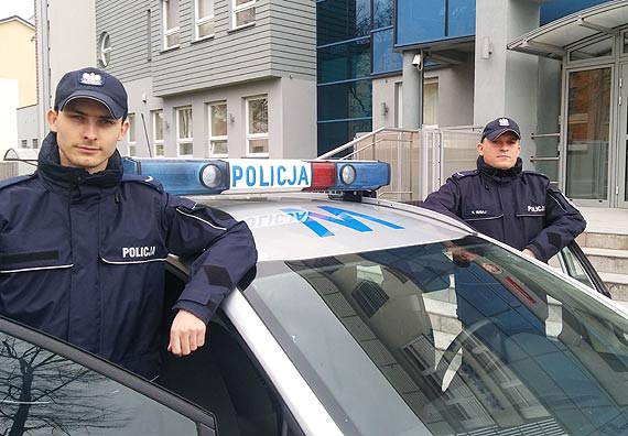 Policjanci reanimowali kobiet, ktra zasaba na ulicy