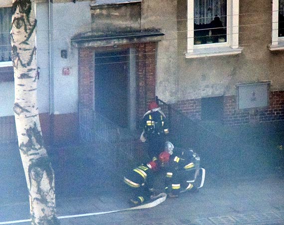 Myleli, e pali si poddasze. Na miejsce wezwane zostay dwa zastpy straakw