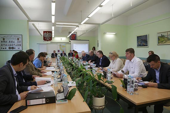 Rodzinna przemoc, wynajem mieszka bez kolejki, zagospodarowanie przestrzenne. W czwartek sesja!