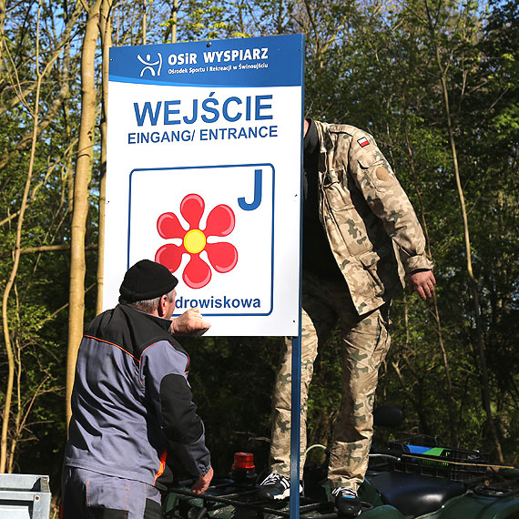 Wszystkie piktogramowe oznaczenia wej na pla do wymiany. Byy zniszczone i  nie miay nazw ulic...