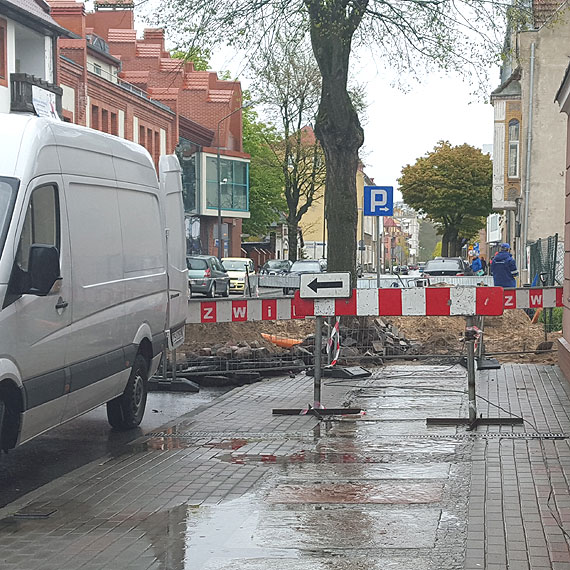 Na Piastowskiej ZWiK buduje przycza 