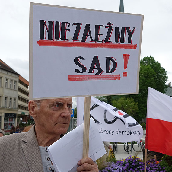 Cz mieszkacw winoujcia wspara oglnopolski kongres prawnikw polskich: Dziaania wadz prowadz do destrukcji systemu sdownictwa! Zobacz film!