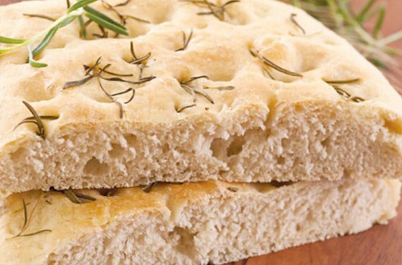 Przepis na bezglutenowe Focaccia z zioami – aromatyczne pieczywo rodem z Woch w wersji bezglutenowej