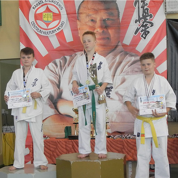 12 medali zawodnikw winoujskiej Akademii Karate Kyokushin