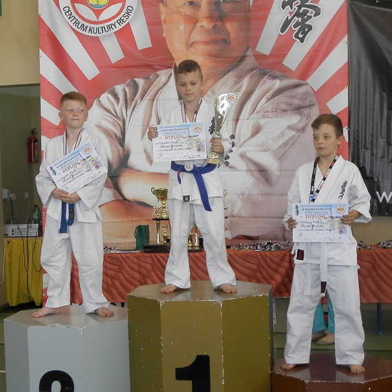 12 medali zawodnikw winoujskiej Akademii Karate Kyokushin