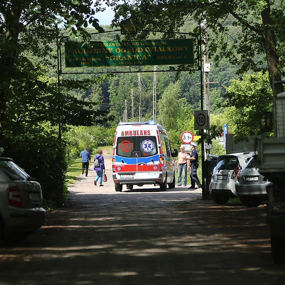 Szy na dziaki, wyldoway w szpitalu. Kierujca samochodem potrcia dwie kobiety i ucieka