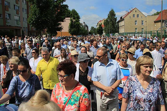 winoujcianie wzili liczny udzia w procesji Boego Ciaa. Zobacz film!