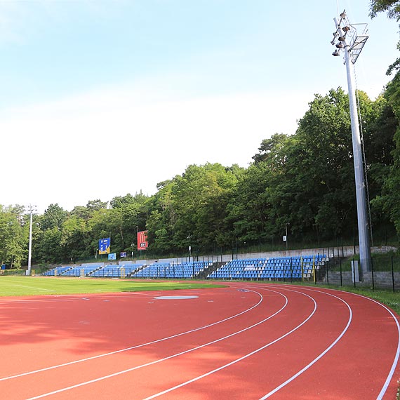 Stadion miejski zmienia si w lekkoatletyczn aren! W tym tygodniu malowano lini na bieni