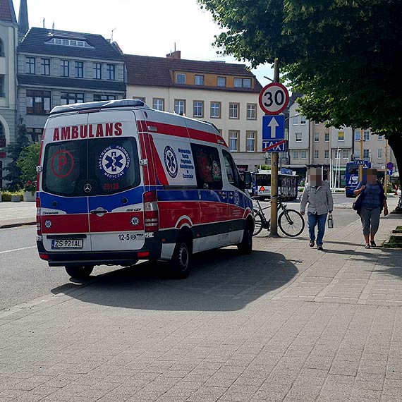 Przez gwatowne hamowanie kierowcy autobusu 85- latka wyldowaa w szpitalu