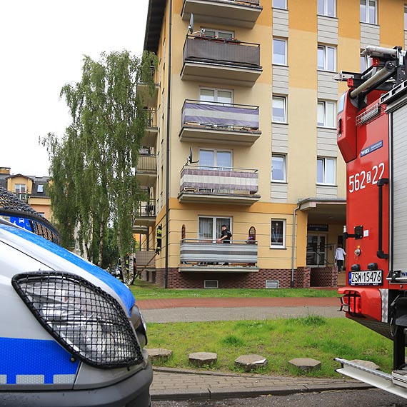 Wnuczek zamkn babci na balkonie