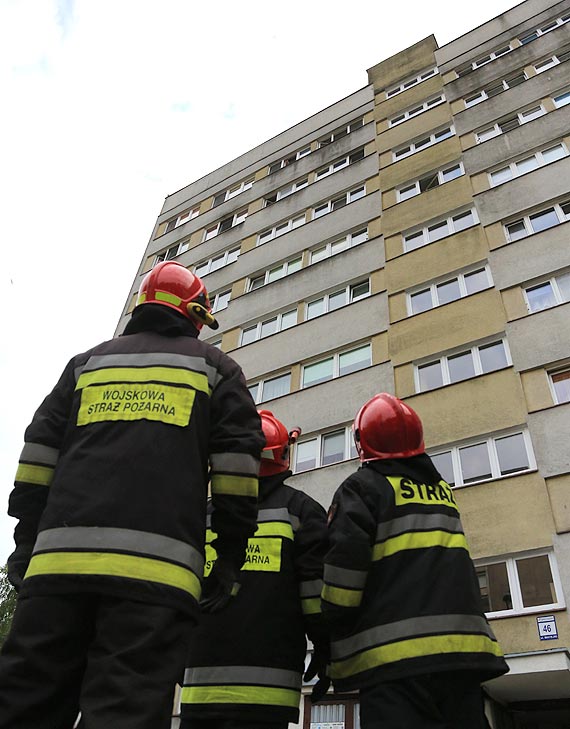 Kby gryzcego dymu zaalarmoway mieszkank bloku. Przyjechay trzy wozy straackie. Wszystko przez...