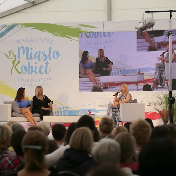 Katarzyna Cichopek, Ivona Pavlovi i Katarzyna Skrzynecka gwiazdami pierwszego dnia Wakacyjnego Miasta Kobiet! Zobacz film! 