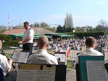 Muzyczna pobudka na deptaku