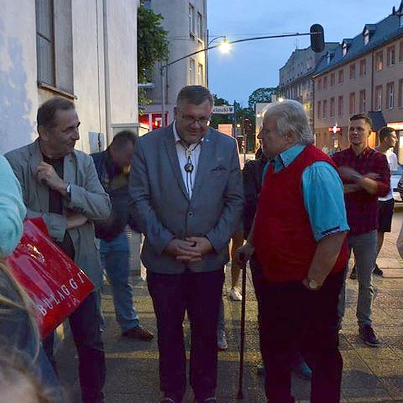 Prezydent murkiewicz protestowa pod Sdem Rejonowym w Kartuzach