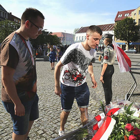 Cze i chwaa bohaterom! winoujcianie uczcili pami powstacw. Zobacz film!