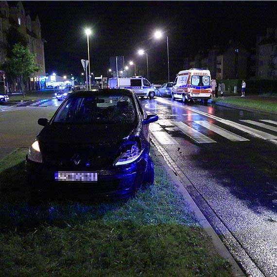 Ford i renault zderzyy si na 11 Listopada. Dwie osoby zabrane do szpitala