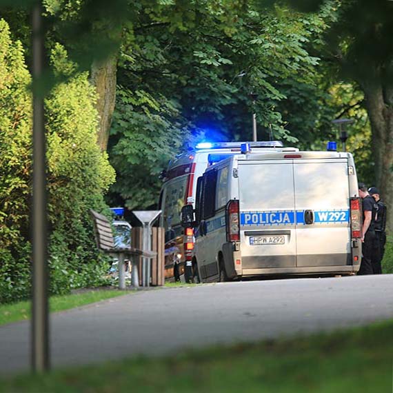 Zaczepia przechodniw w Parku Chopina. Mwi, e chce popeni samobjstwo!