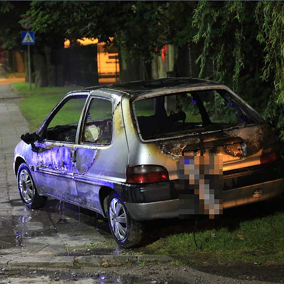 Nocny poar auta na Gdyskiej. Citroen spon doszcztnie! Zobacz film!