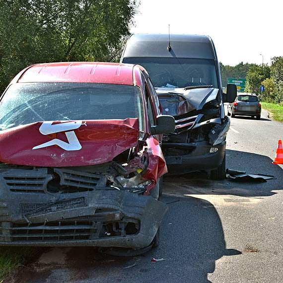 3 auta zderzyy si przed Karsiborami. 1 osoba zabrana do szpitala