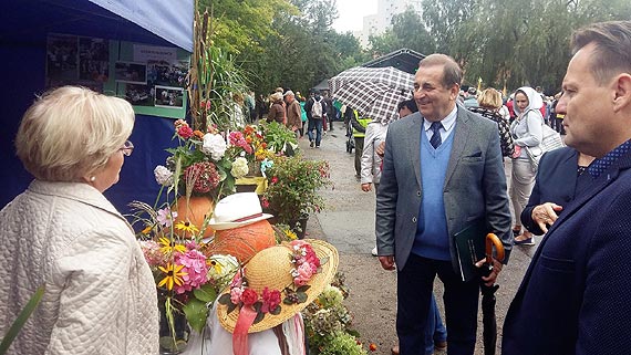 Dziakowcy dumni ze sztandaru, dzikuj za pomoc w przygotowaniu doynek