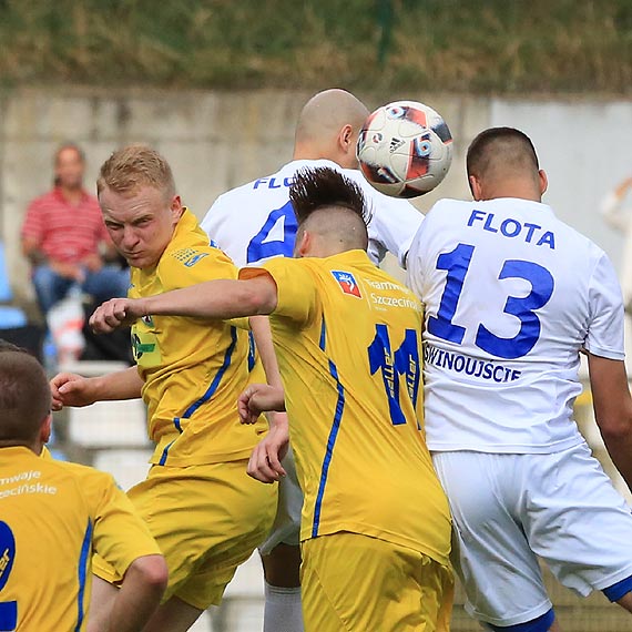  Rutyna przegraa z modoci.   Flota - Stal Szczecin 1-3 (0-2) 