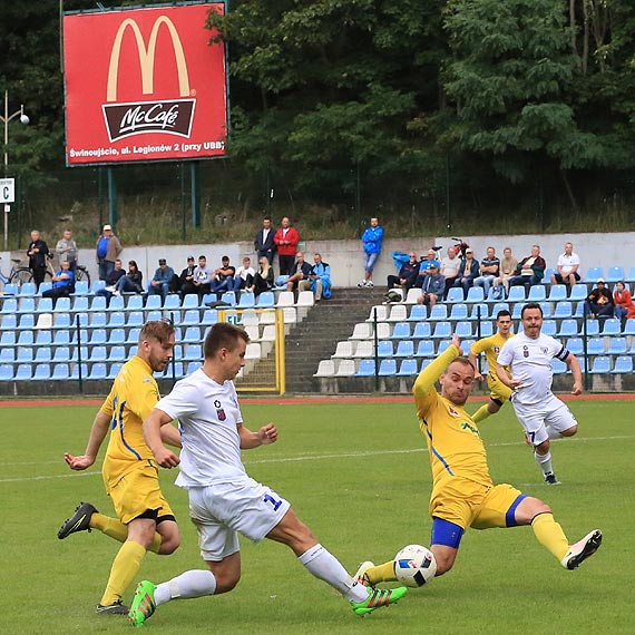  Rutyna przegraa z modoci.   Flota - Stal Szczecin 1-3 (0-2) 